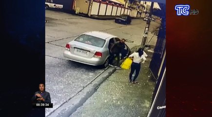 Asaltantes capturados luego de haber robado en un local de celulares en Guayaquil