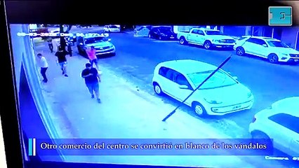 Provocaron destrozos en un comercio en pleno Centro