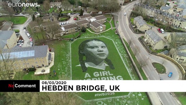 Гигантская открытка с Тунберг к 8 марта