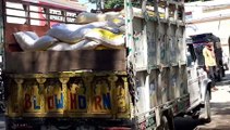पुलिस ने आंटा से लदी एक संदिग्ध लोडर वाहन को पकड़ा