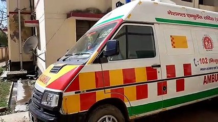 सरकारी  एम्बुलेंस से मरीज की जगह ढो रहे अवैध शराब सहित दो गिरफ्तार