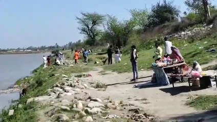 फाल्गुन पूर्णिमा पर लगाई आस्था की डुबकी