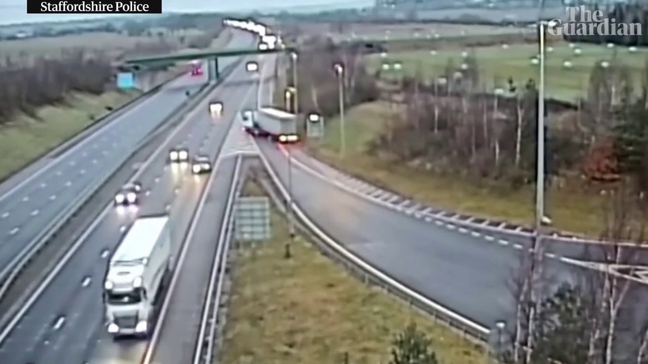 Mais que fait ce routier à contre-sens sur l'autoroute ? Risqué...