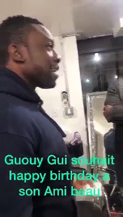 Quand Gouy Gui souhaite à son ami Joyeux anniversaire, à mourir de rire