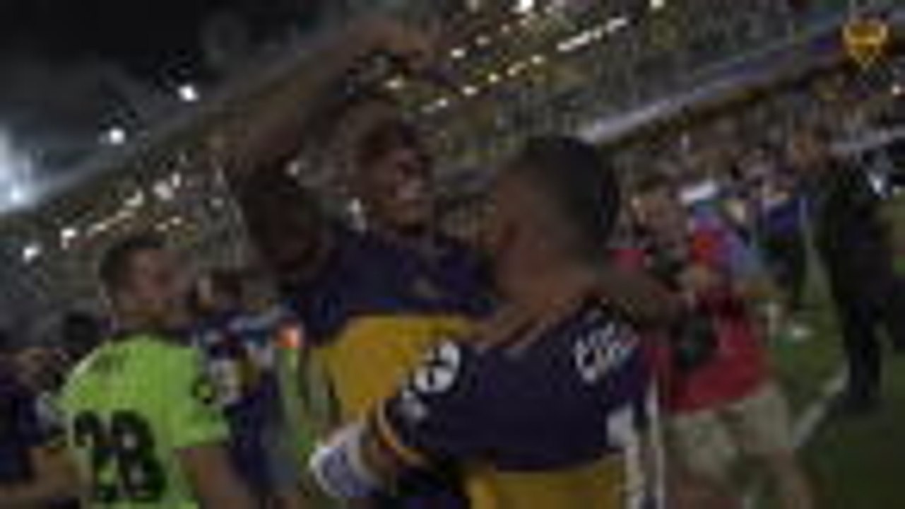 Tevez leads Boca Juniors title celebrations