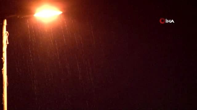 Sağanak yağış günün ilk saatlerinde etkili oldu