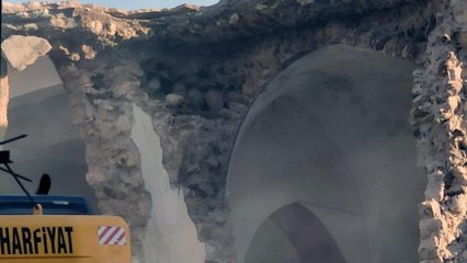 ‘Camide hazine var’ diye enkaza koştular