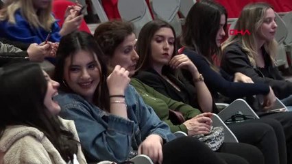 Üniversite öğrencilerinden emekçi kadınlara ödül