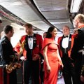 Meghan Markle et le Prince Harry vêtus tout de rouge font sensation