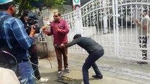 सिंधिया के जाने से गुस्साए कार्यकर्ता, नाम पट्टिका पर बरसाए जूते