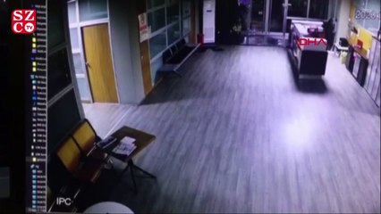 Kadın kıyafeti giyen 4 silahlı soyguncu kamerada