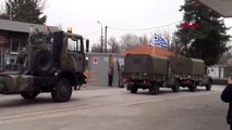 EDİRNE Yunanistan sınırına kamyonlarla tel örgü taşınıyor