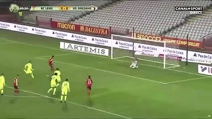 Le speaker du RC Lens demande au public fantôme de donner le nom du buteur