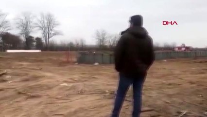 Yunanistan sınırına kamyonlarla tel örgü taşınıyor