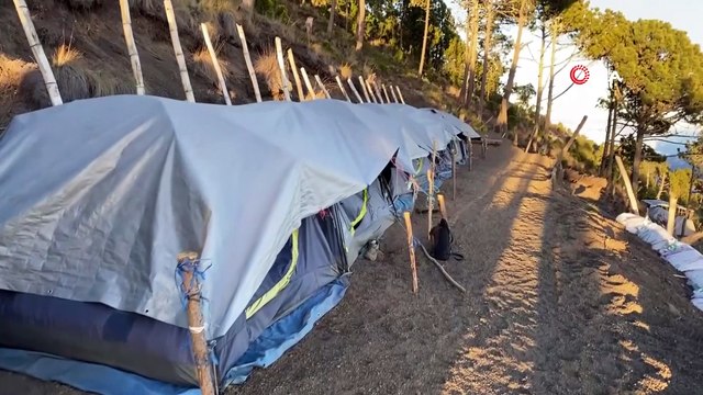 - Yanardağ patlamasının eşsiz anları havadan görüntülendi- Her yıl binlerce turist, yanardağ patlamalarını izlemek için Acatenango dağına tırmanarak kamp yapıyor- Yaklaşık 9 kilometre boyunca atlarla ve yürüyerek çıkılan yanardağ...