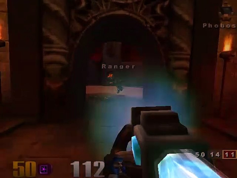 Jugando Quake III: Arena (q3dm1 Arena Gate, 50 frags)