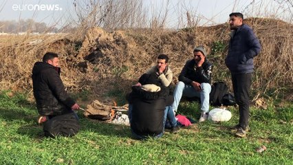 Migrants : les passeurs escroquent, les locaux aident