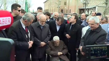 Eski bakanın cenazesinde dikkat çeken kare