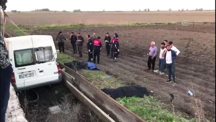 Tarım işçilerini taşıyan minibüs devrildi