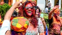 India Holi festival: Celebrations overshadowed by virus outbreak