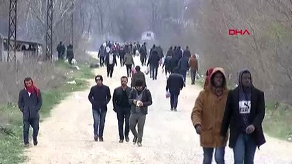 EDİRNE Pazarkule Sınır Kapısı'nda göçmenlerin bekleyişleri sürüyor