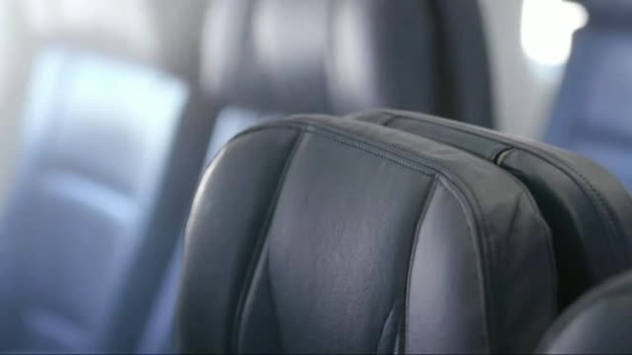 Una aerolínea desinfecta sus aviones para prevenir contagios por coronavirus