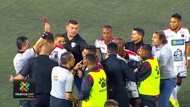 td7-expulsiones-por-reclamos-alajuelense-100320