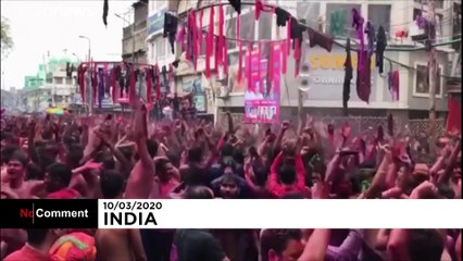 Ινδία: Η γιορτή των χρωμάτων αψηφά τον κοροναϊό