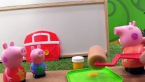 A família de Peppa Pig pinta a sua casa nova.