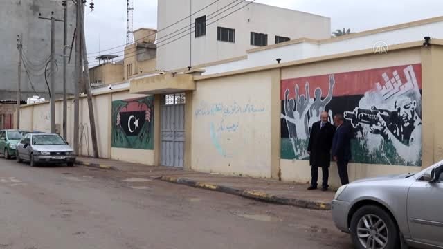 TİKA Trablus'ta bir okula elektrik üreten güneş enerjisi sistemi kurdu