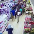 Le rayon papier toilette d'un supermarché dévalisé en quelques secondes