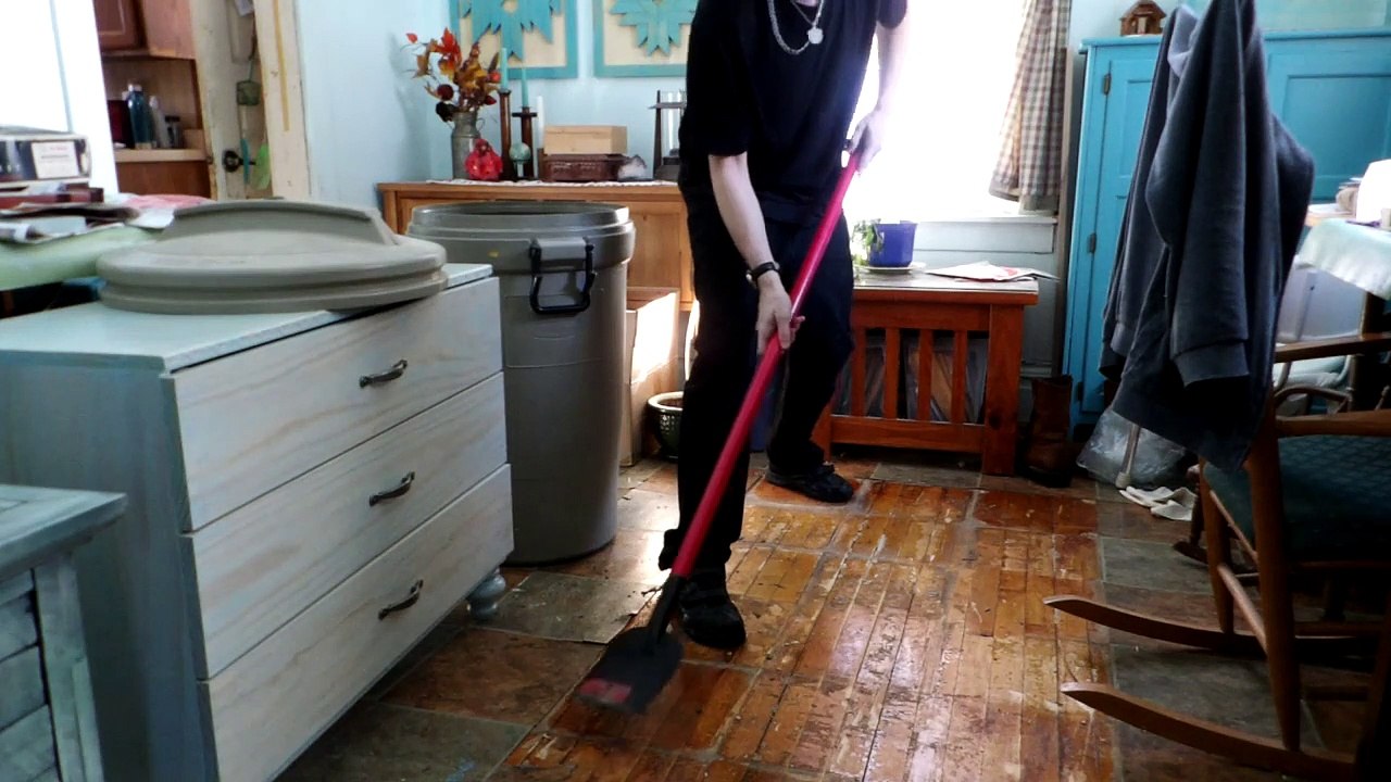Removing Old Vinyl Floor Tiles