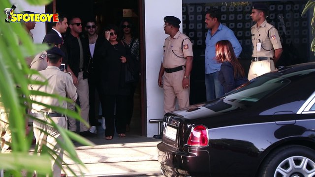 Priyanka Chopra With Nick Jonas & Mom Madhu Chopra Spotted At The Airport As They Returned From Pune.