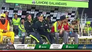 Last over Lahore qalandars vs Peshwar zalmi