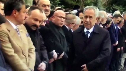 Melih Gökçek'in cenaze töreninde Bülent Arınç'a bakışları