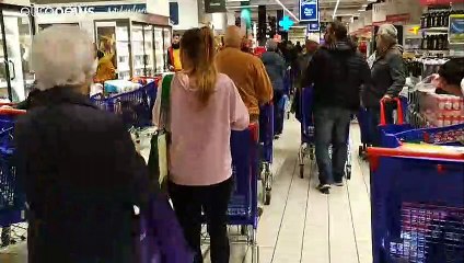 "On dirait la fin du monde", Covid-19 et quarantaine, les supermarchés pris d'assaut