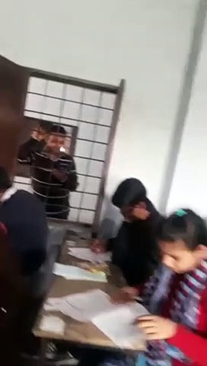 परीक्षा में टीचर ही करा रहे नकल