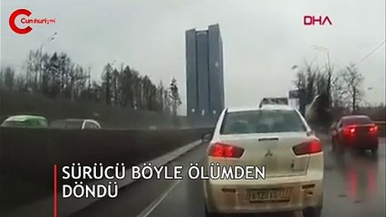 Otomobilin ön camına ok gibi saplandı! Korkunç an kamerada