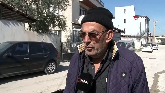 Otomobilin geçtiği sırada yol çöktü