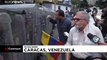 شاهد: الشرطة الفنزويلية تطلق الغاز المسيل للدموع لتفريق مظاهرة ضد مادورو