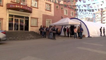 Diyarbakır annelerinin oturma eylemine iki aile daha katıldı