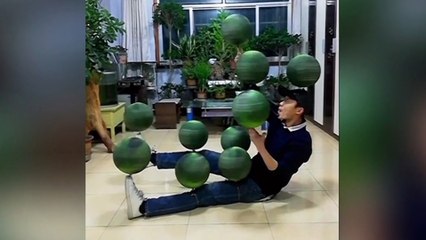 Chinese basketball enthusiast spins ten balls on his body at once