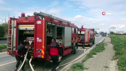 Tır dorsesindeki geri dönüşüm malzemeleri alev aldı
