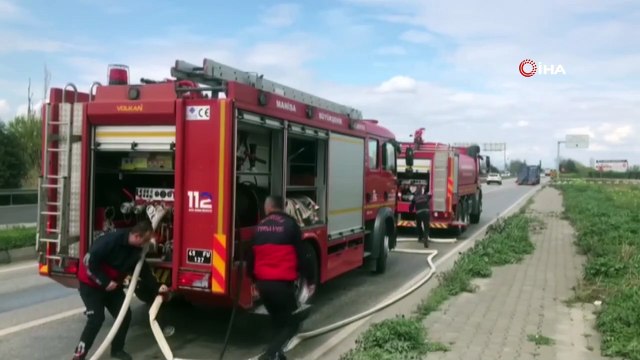 Tır dorsesindeki geri dönüşüm malzemeleri alev aldı