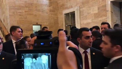 Erdogan tiene en su comitiva de seguridad una persona dedicada exclusivamente a que no enferme de coronavirus