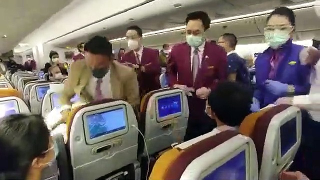 Coronavirus : Une passagère qui tousse sur le personnel d’un avion de Thai Airways