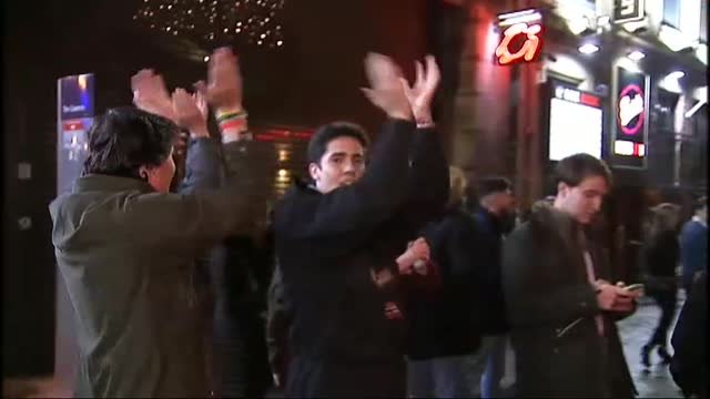 La afición rojiblanca disfruta en Liverpool sin miedo al coronavirus