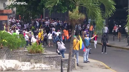 La primera gran movilización de Guaidó tras su regreso termina en un duelo en las calles de Caracas