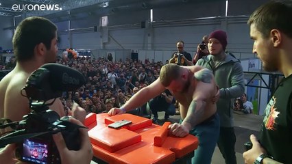 شاهد: منافسة الصفع على الوجه في روسيا