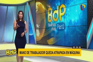 Trujillo: cobradora amarra puerta de combi con una cuerda